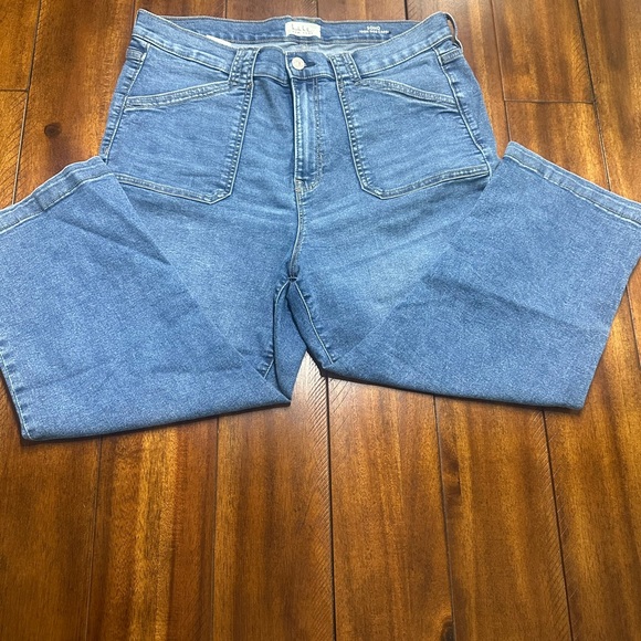 Soho Relaxed Fit Light Blue Jeans Capri - Picture 3 of 7